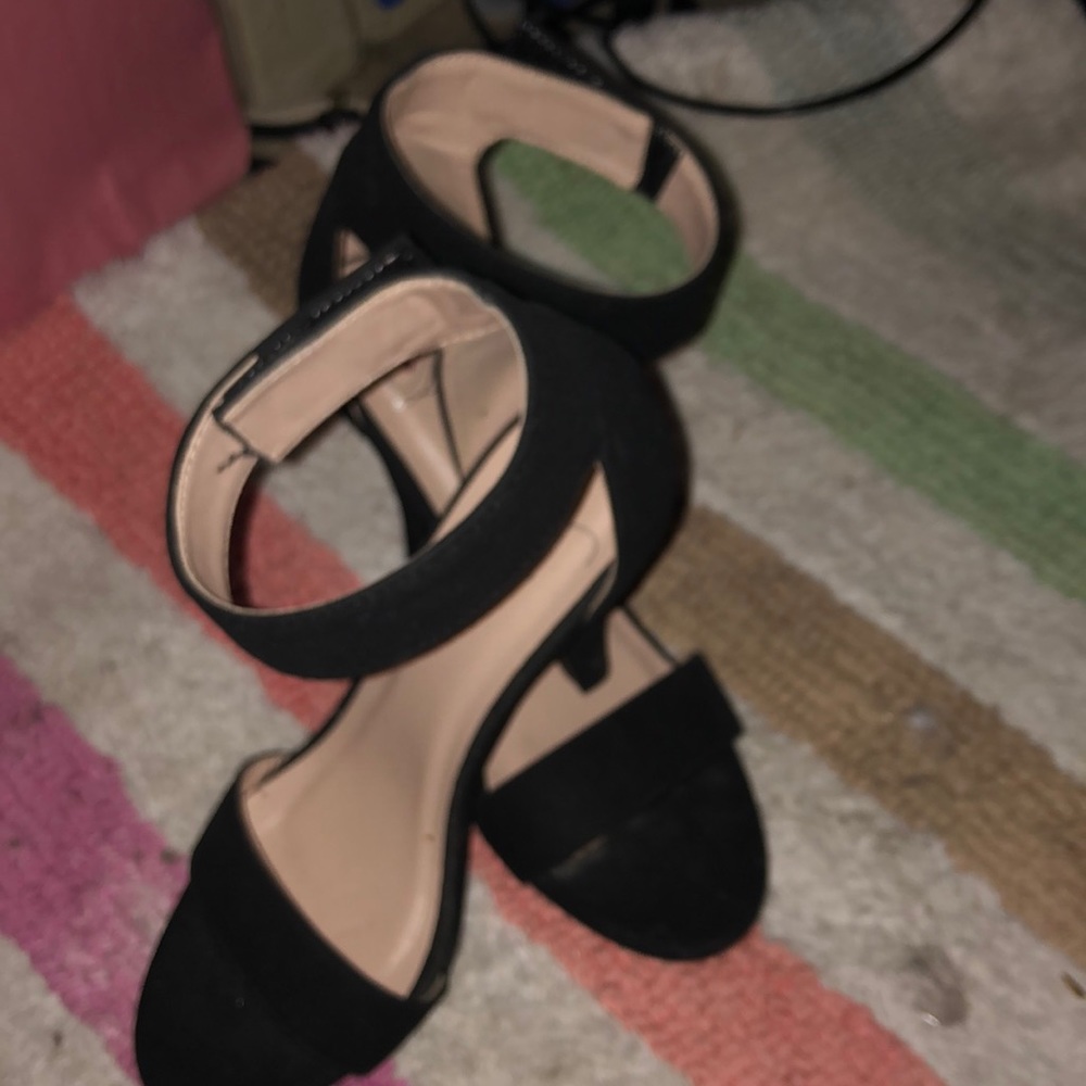 Heels - Picture 3 of 3
